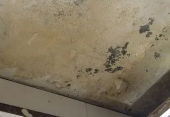 扬中阳台漏水维修公司分享下扬中卫生间渗水维修需要注意哪些问题。